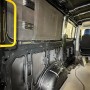 Innenraum eines Transporters mit angebrachter Armacell ArmaFlex Kautschuk Dämmplatte.