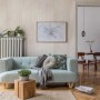 Beige Wandverkleidung in Holzoptik von Grosfillex, Paneele für Wand- und Deckengestaltung.