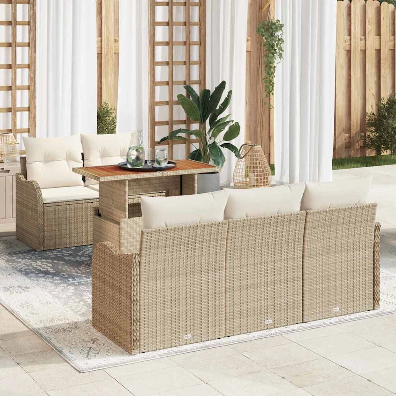 6-teiliges Garten-Sofa-Set aus Poly Rattan in Beige mit Tisch und Kissen.