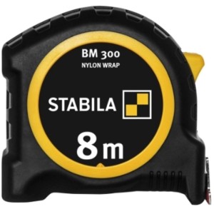 Stabila Taschenbandmaß BM 300 mit 8 m Länge, metrische Skala, schwarzes Gehäuse mit gelben Akzenten.