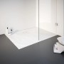 Rechteckige Schulte Duschwanne ExpressPlus, 100x75 cm, Alpinweiß mit Steinoptik und Ablaufgarnitur.