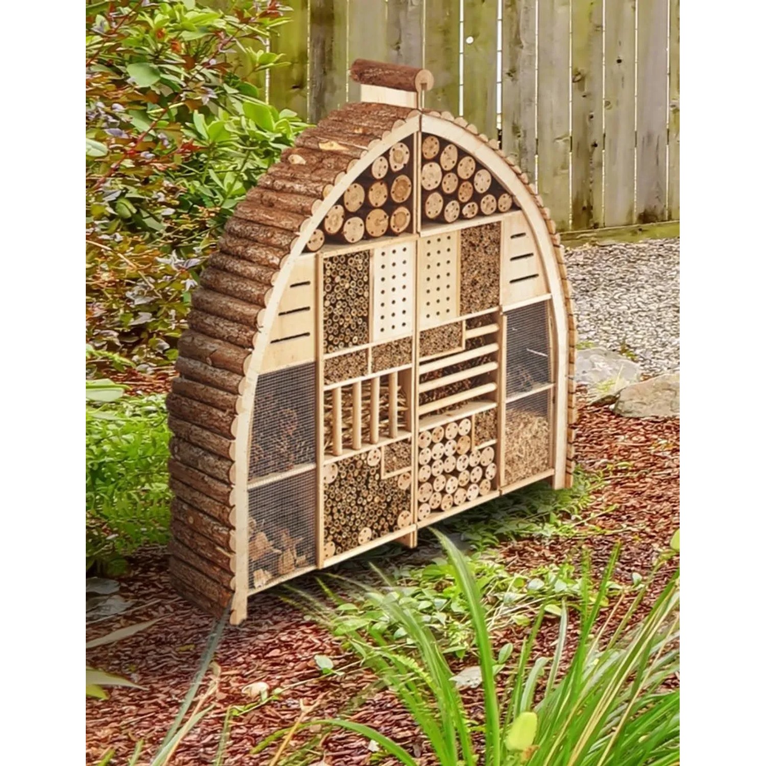 Großes, zweigeteiltes Kobolo Insektenhotel LUXURY XXL aus Holz im Garten.
