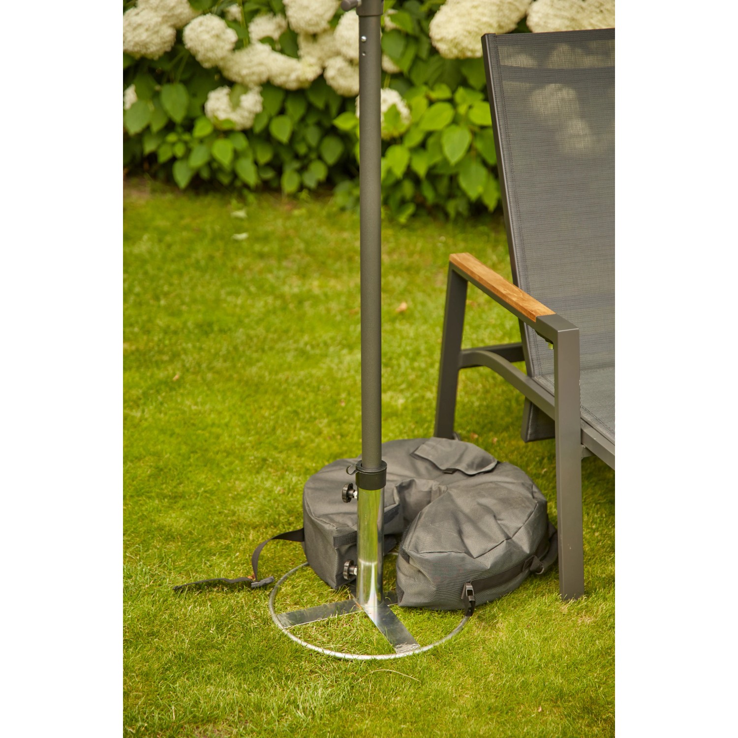 Siena Garden Rasendorn Universal mit Sandsack für Schirmstöcke (Ø 32-48mm).