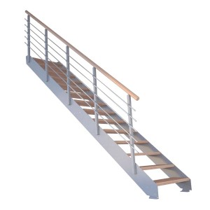 Treppe Kos mit 13 Buchenholzstufen, grauem Metallgeländer und Handlauf. Innentreppe für den Wohnbereich.