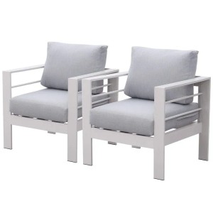 Zwei weiße MeXo Gartensessel mit hellgrauen Kissen. Moderne Outdoor Loungesessel, wetterfestes Aluminiumgestell.