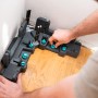 Wolfcraft Schmiege und Gehrungsschneidlade Pro in Anwendung zur Winkelmessung an einer Wand.