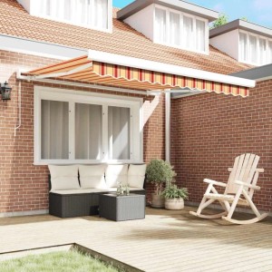 Gelb-orange vidaXL Markise, 350x250cm, überdachte Terrasse mit Gartenmöbeln.