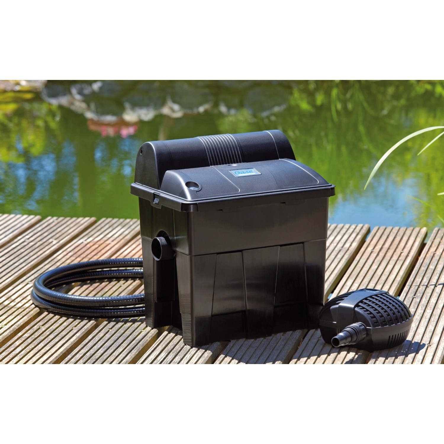 Oase BioSmart Set 5000 Durchlauffilter mit Pumpe und UVC-Vorklärgerät für Teiche bis 5 m³.