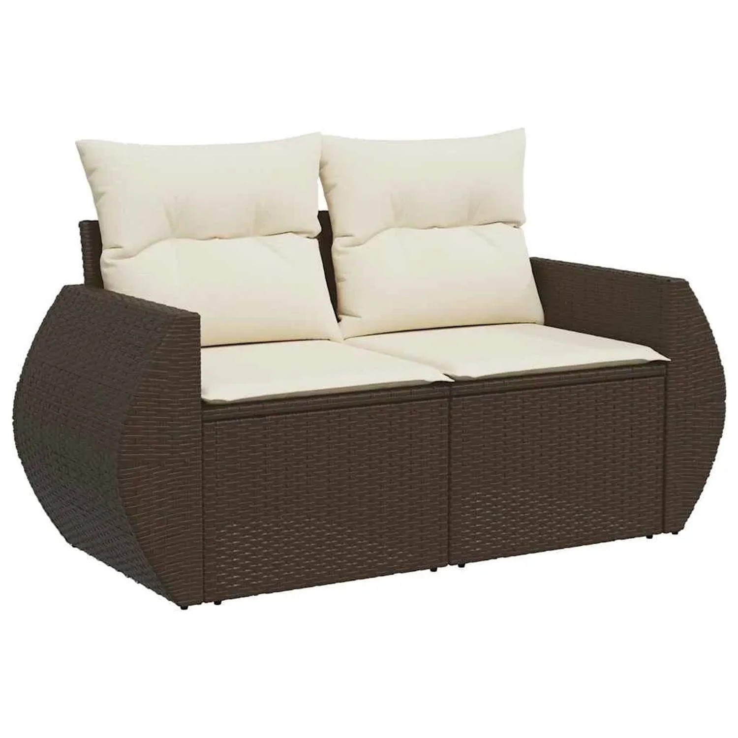 Braune 2-Sitzer Garten-Sofagarnitur aus Rattan mit cremefarbenen Kissen.