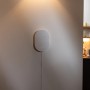 Weiße Abus Smartvest Pro Alarmanlage Zentrale an Wand montiert.