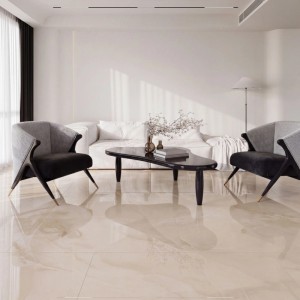 Beige Feinsteinzeug Bodenfliese Opus premium 60x120 cm glasiert poliert in modernem Wohnzimmer.
