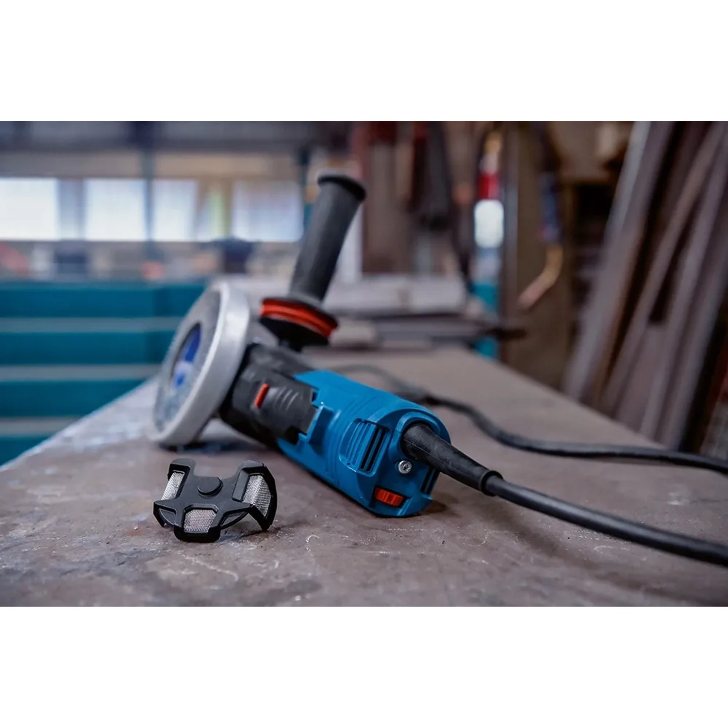 Bosch Professional GWX 17-125 PSB Winkelschleifer mit X-LOCK System und Staubfilter.