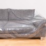 Couch mit transparenter Couchhülle (2er-Pack) zum Schutz vor Staub und Schmutz, ideal für Umzug und Lagerung.