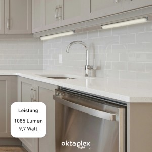 Oktaplex LED Unterbauleuchte, 60cm, Aluminium, warmweiß, in moderner Küche.