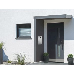 Modernes Gutta Rechteckvordach BS PLUS 160 mit Briefkasten, Klingel und Sprechanlage am Hauseingang.