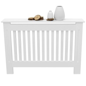 Weiße Heizkörperverkleidung im Landhausstil (112x82cm) mit Ablagefläche für Deko.