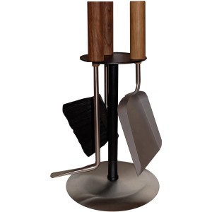 Lienbacher Kamingarnitur, 3-teilig, schwarz beschichtet mit Edelstahl und Nussholzgriffen.