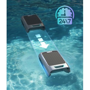 Aiper Surfer S2 Roboter-Poolskimmer im blauen Pool, solarbetrieben. Zeigt kontinuierliche 24/7 Poolreinigung.