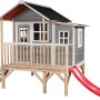 Graues EXIT Loft 350 Holzspielhaus mit Rutsche, Leiter und wasserdichtem Dach für Kinder.