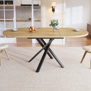 Ausziehbarer Esstisch mit heller Platte in Marmoroptik und schwarzem X-Metallgestell in modernem Esszimmer.