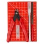 Pebaro Bastelset mit Messer, Seitenschneider, Feile und Schneidematte auf rotem Untergrund.