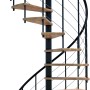 Schwarze Minka Spindeltreppe Venezia Smart mit Buchenholzstufen, spiralförmig gewendelt.