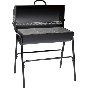 Schwarzer Holzkohlegrill in Fassform mit geöffnetem Deckel und Grillrost.