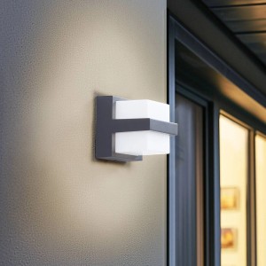 Moderne, dimmbare Lindby LED Smart Home Außenwandleuchte Fyra aus Aluminium in Alu.