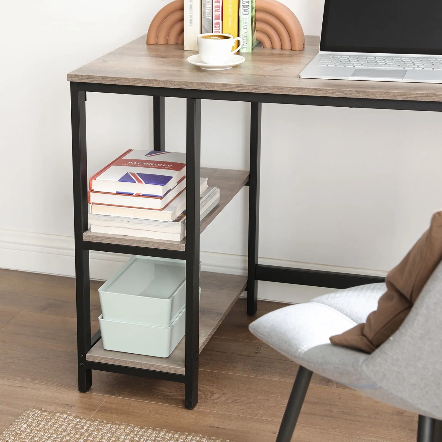 Vasagle Computertisch, schwarz, mit 2 Ablagen. Schreibtisch für Homeoffice.