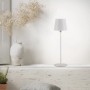 Weiße Just Light Akku-LED-Tischleuchte Boteria, Ø 11 cm, 37 cm hoch. Dekorative Außenleuchte.