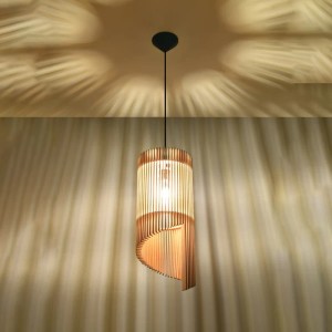 Moderne Sollux Lighting Hängeleuchte Alexia aus Holz, skandinavisches Design für Lampen & Leuchten.