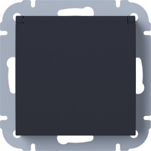 Schwarze Schutzkontakt-Steckdose Leonie mit Abdeckung für den Innenbereich.