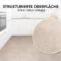 Beiger Karat CV Bodenbelag Atlantic Midas in Steinoptik im Küchenbereich, Detailaufnahme der strukturierten Oberfläche.