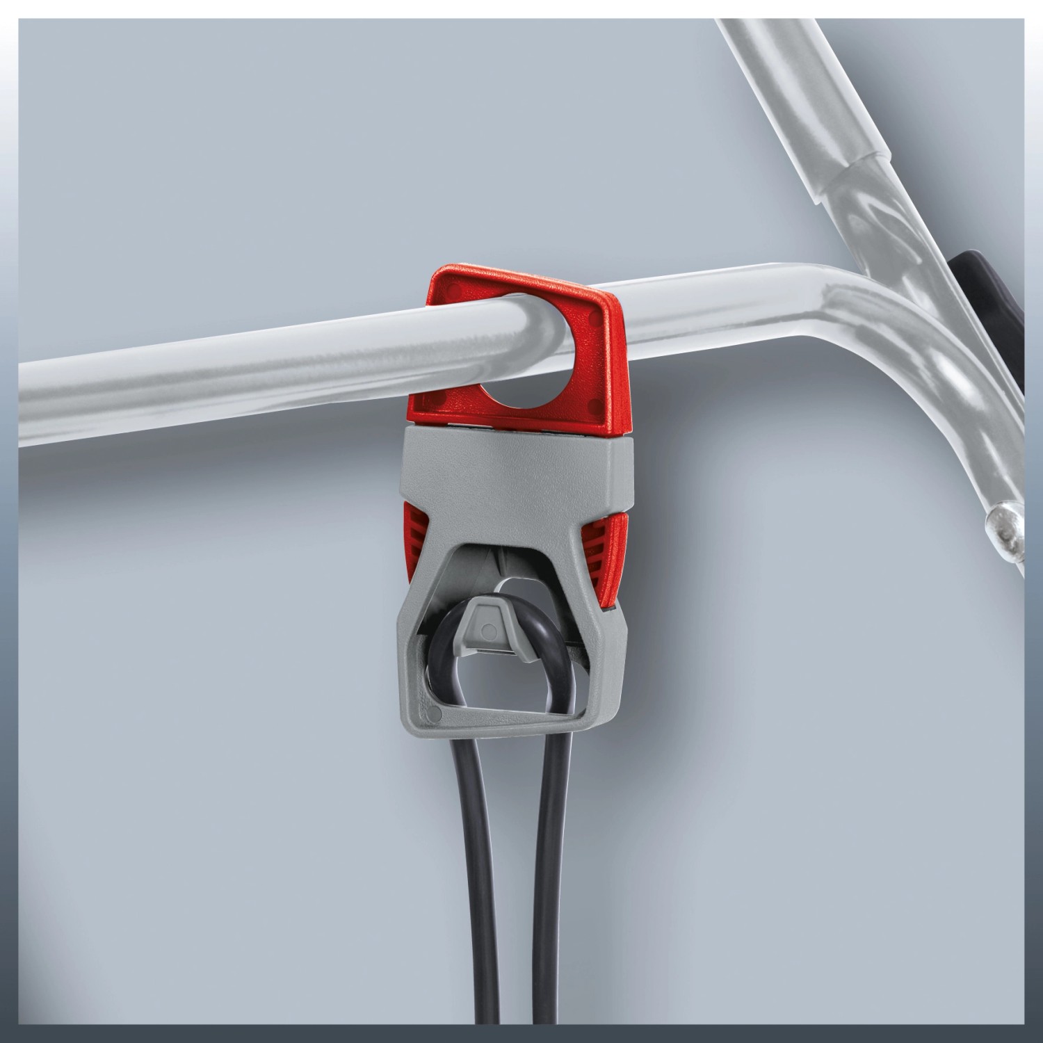 Detailaufnahme der Zugentlastung am Einhell Elektro-Vertikutierer GE-SA 1640.