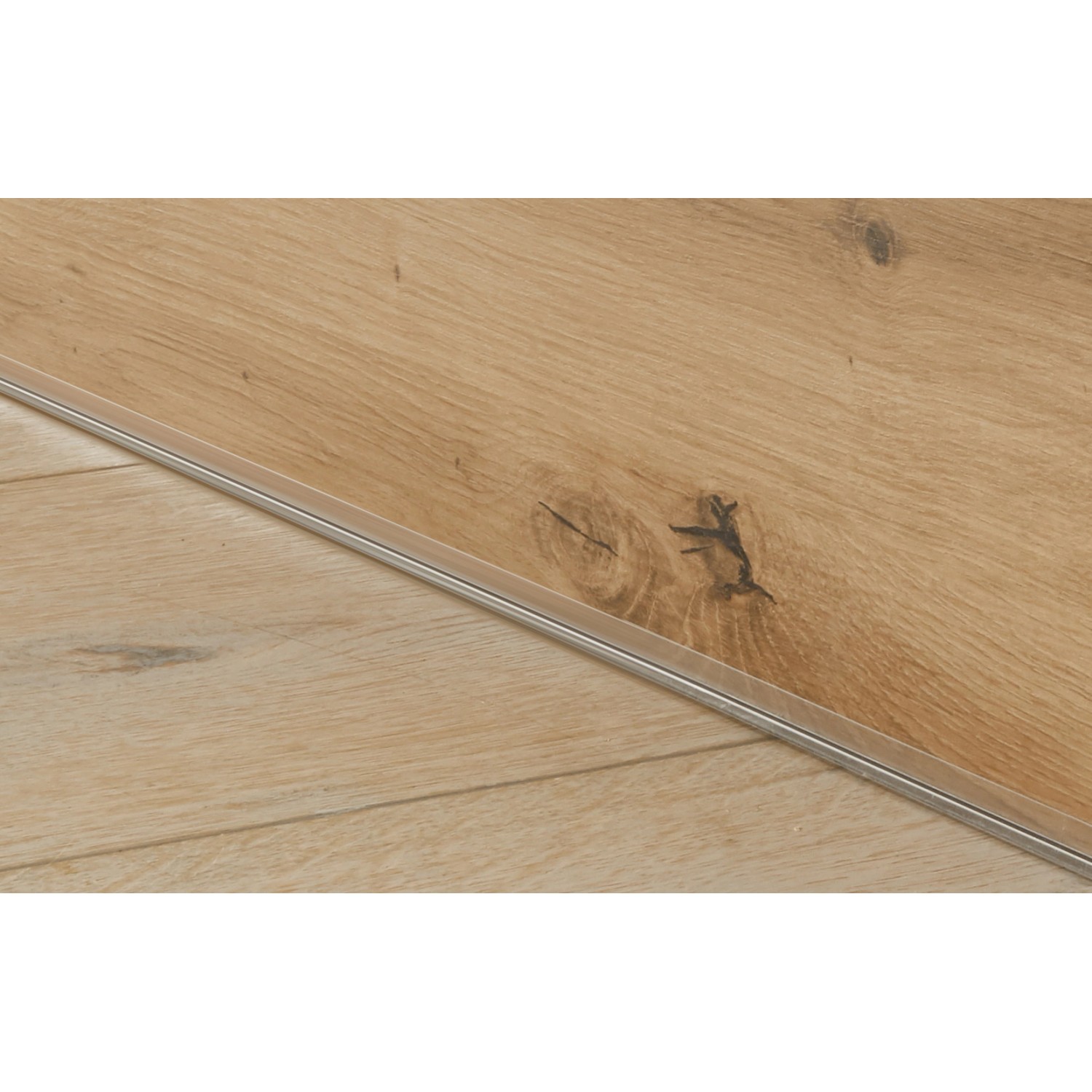 Detailaufnahme der Artisan-Eiche Arbeitsplatte der Respekta Single-Küche Marleen.