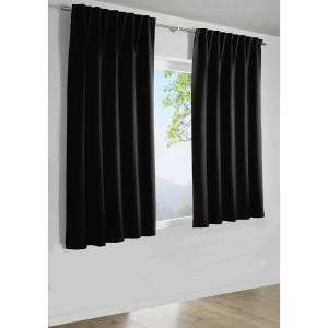 Schwarzer Bennetti Dimout Schal/Fenstervorhang (140x175 cm) am Fenster.