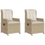 2er Set verstellbare Gartensessel aus Poly Rattan, beige mit cremeweißen Kissen.