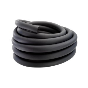 Schwarze, selbstklebende Nmc Aeroflex Rohrisolierung (22x10mm, 22m) aus flexiblem Kautschuk.