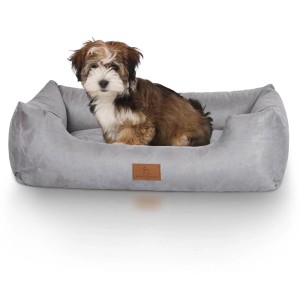 Graues Knuffelwuff Hundebett Dreamline Velours (M-L, 85x63cm) mit Hund.