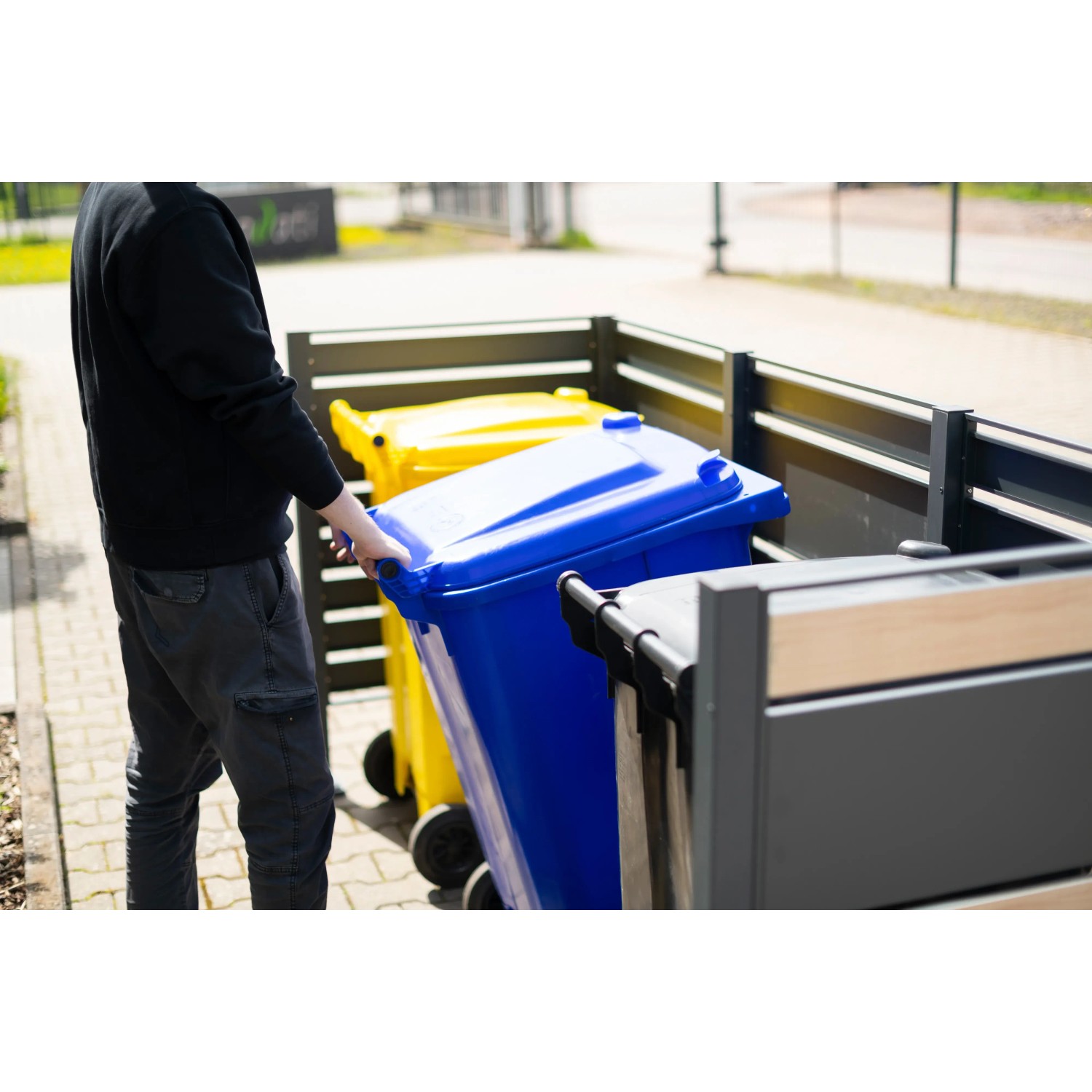 Westmann Mülltonnenbox Planum für 2 Tonnen (je 240 l) in Holzoptik. Mülltonnenverkleidung aus Metall.