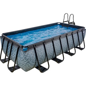Rechteckiger, grauer EXIT Stone Pool 400x200x100cm mit Filterpumpe und Leiter.