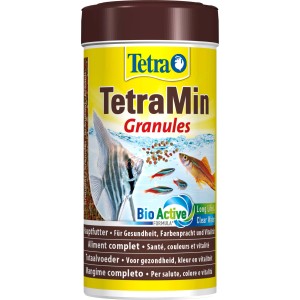 Tetra Min Granules 250ml, Fischfutter-Granulat für Zierfische im gelben Behälter.