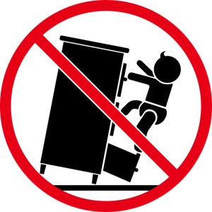 Symbol: Möbelstück kippt beim Klettern um. Warnung vor Verletzungen.