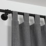Gardinia Gardinenstange Industrial Home, Ø 25 mm, schwarz, 160 cm mit grauen Gardinen.