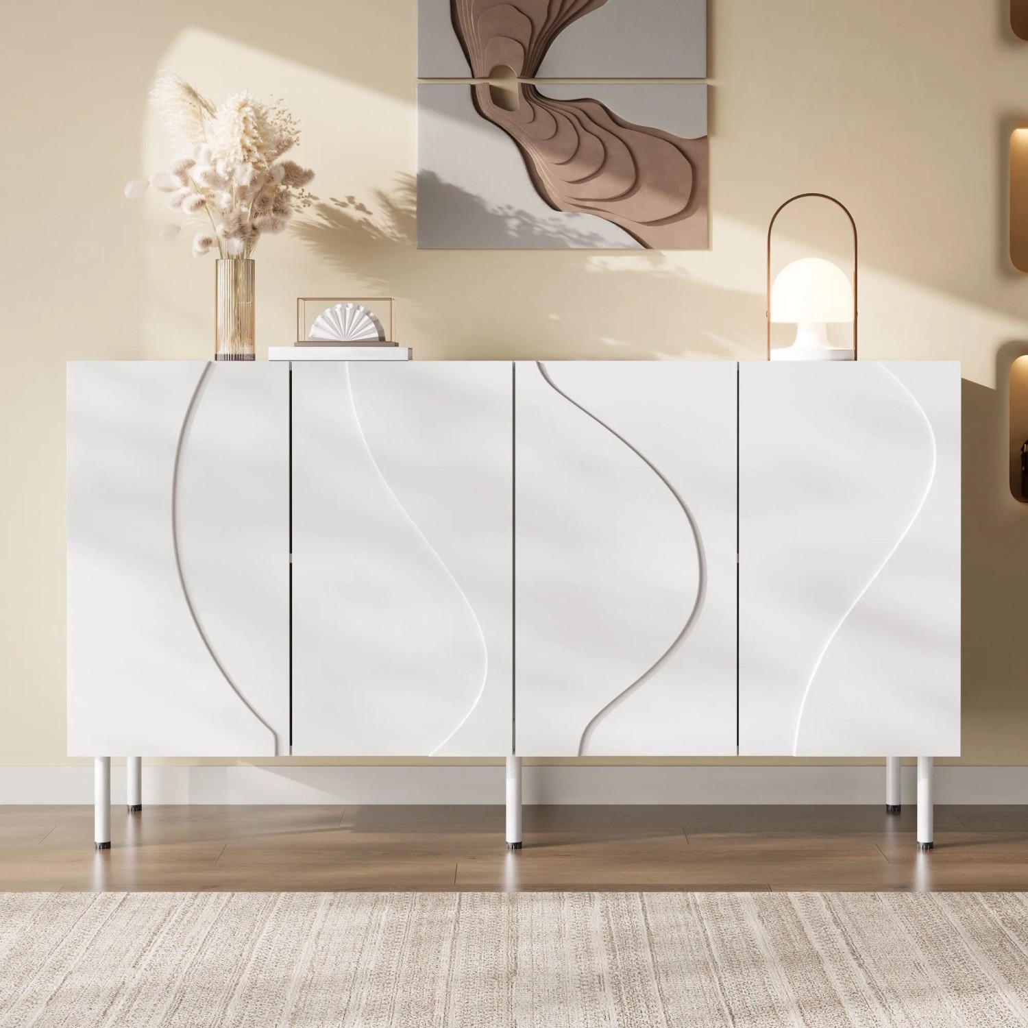 Weißes Sideboard mit 3D geschwungenen Türen, grifflos, auf Metallfüßen. Moderner Wohnzimmerschrank.