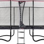 Schwarzes EXIT PeakPro Gartentrampolin (275x458 cm) mit Sicherheitsnetz und Leiter.