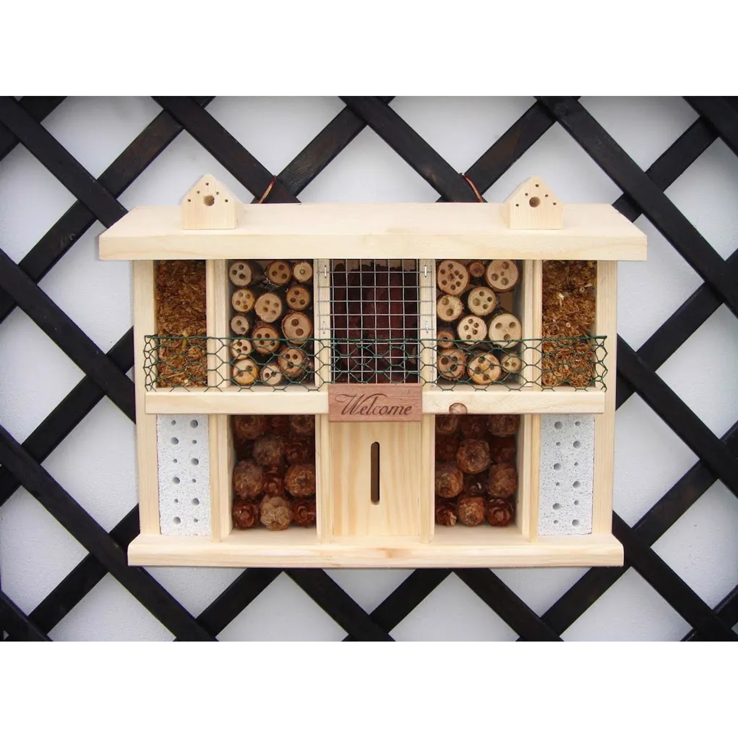Dobar Insektenhotel Bausatz Landsitz Superior aus Kiefernholz mit 10 Zimmern.