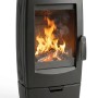Schwarzer Plamen Gusskaminofen Gala 8 kW mit Sichtscheibe und Holzfeuer.