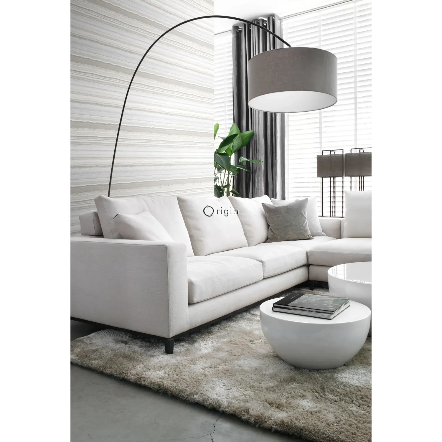 Beige Marmor Optik Vliestapete von Origin Wallcoverings im Wohnzimmer.