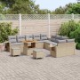 Beiges 13-teiliges Garten-Sofa-Set aus Polyrattan mit Tisch und Hockern.